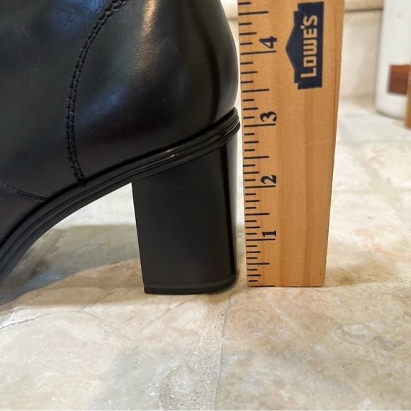 Elegant Black Leather Ankle Boots - Picture 15 of 15